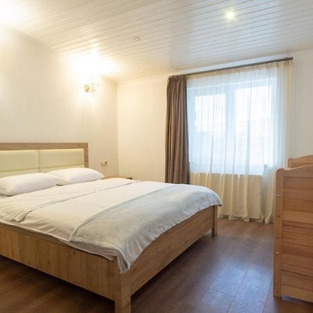 Big Terrace Apartment On Liberty Square Tbilisi Exterior foto