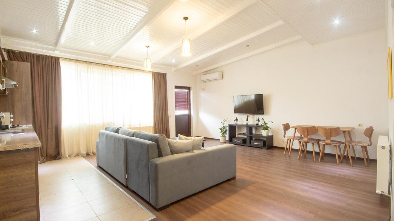Big Terrace Apartment On Liberty Square Tbilisi Exterior foto