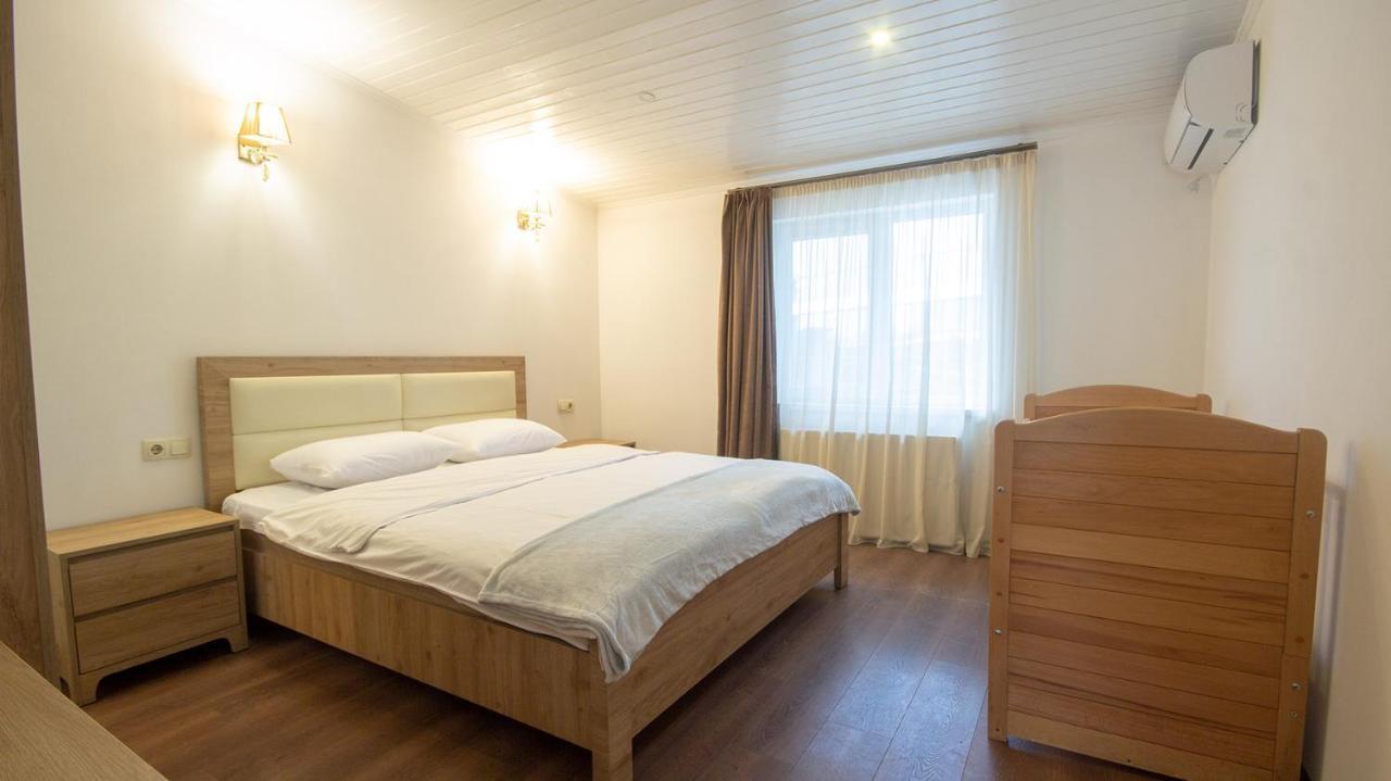 Big Terrace Apartment On Liberty Square Tbilisi Exterior foto