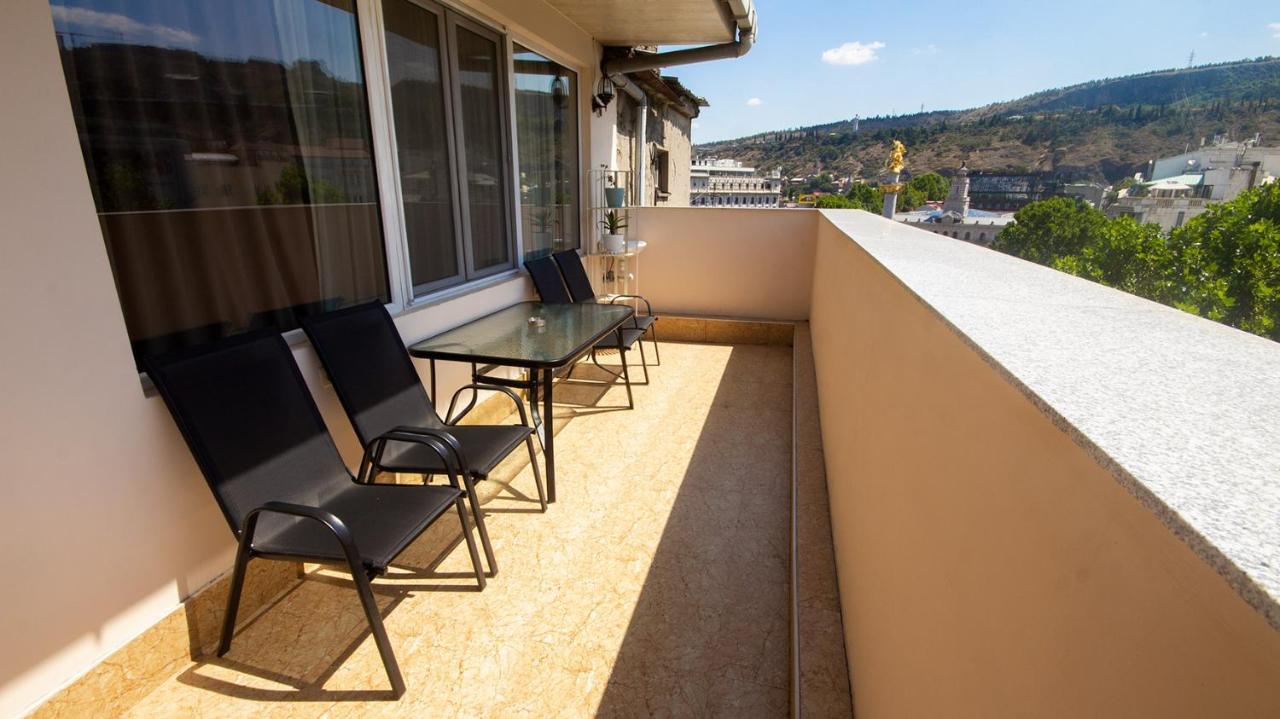 Big Terrace Apartment On Liberty Square Tbilisi Exterior foto